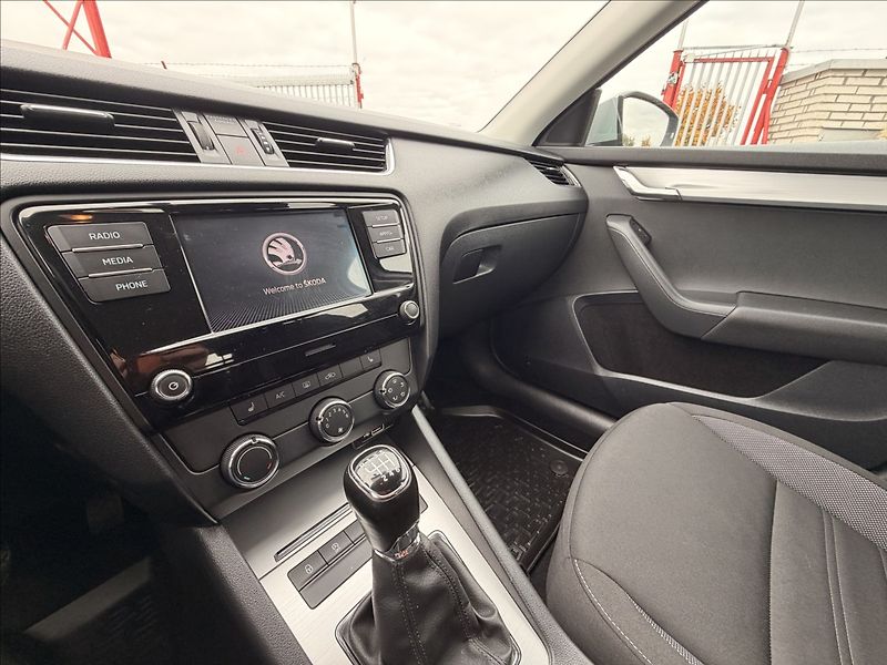 Škoda Octavia 2,0 TDI 110kW 6KVALT - fotka 13 z 32