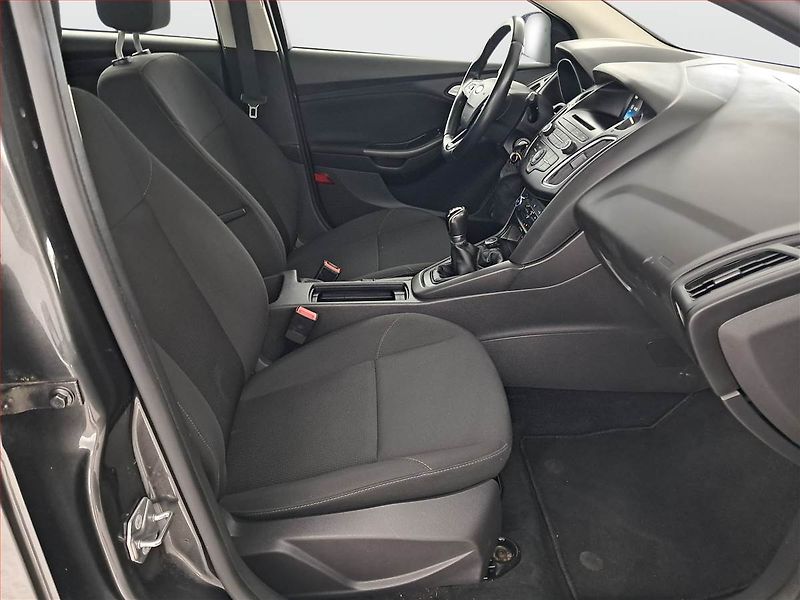 Ford Focus (2017) 1.6 i, Serv.kniha - fotka 9 z 19
