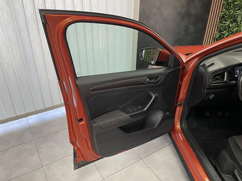 Volkswagen T-Roc 1.5 TSi 110 kW 6M REZERVACE  - fotka 19 z 27