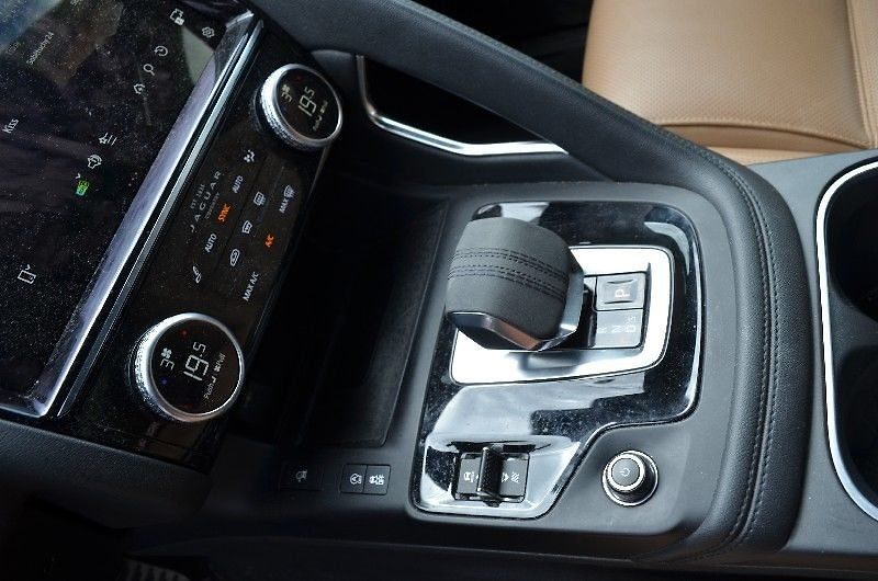 Jaguar E-Pace - fotka 12 z 16