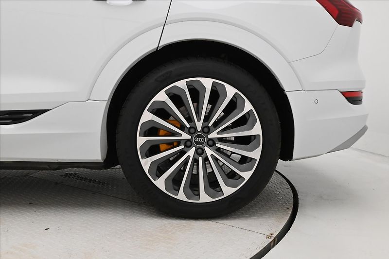 Audi e-tron 55 300 kW QUATTRO S-LINE Záruk - fotka 31 z 31