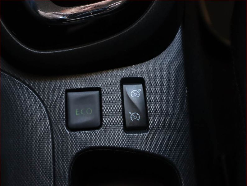 Renault Captur (2013) 1.2 TCe, Automat, Navi - fotka 20 z 20