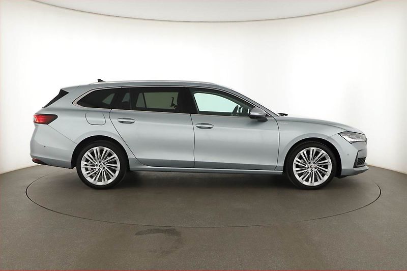 Škoda Superb (2025) 2.0 TDI, L&K, Head Up, Navigac - fotka 6 z 31