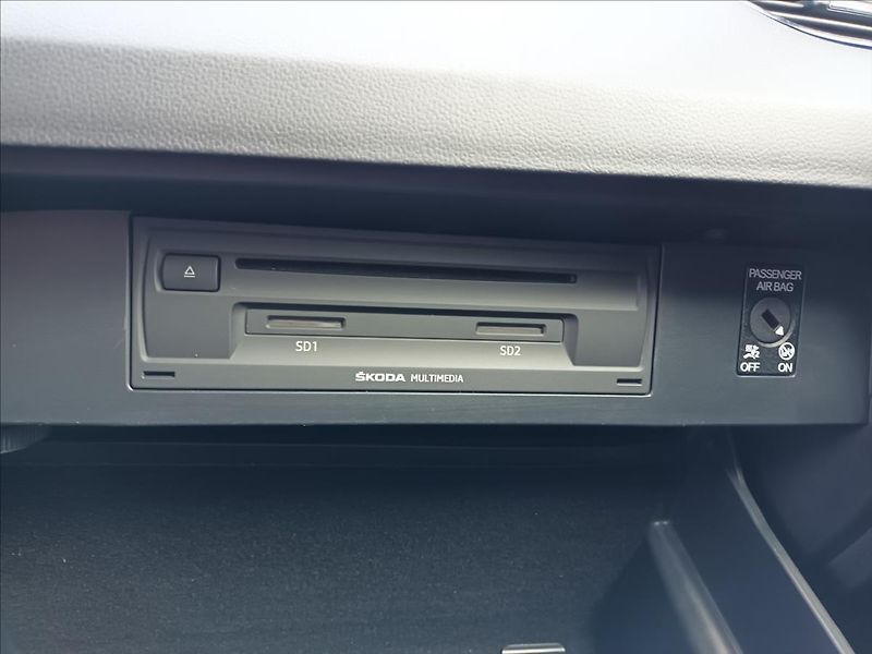 Škoda Octavia 2,0 TDI,RS,NAVIGACE,KLIMA,AUT. - fotka 17 z 49