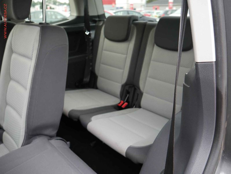 Volkswagen Touran (2015) 2.0TDi 7míst, Bixenon - fotka 11 z 16