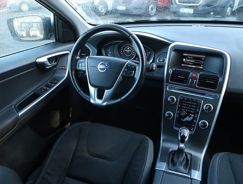 Volvo XC60 (2014) D4, Automat, Tempomat - fotka 7 z 17