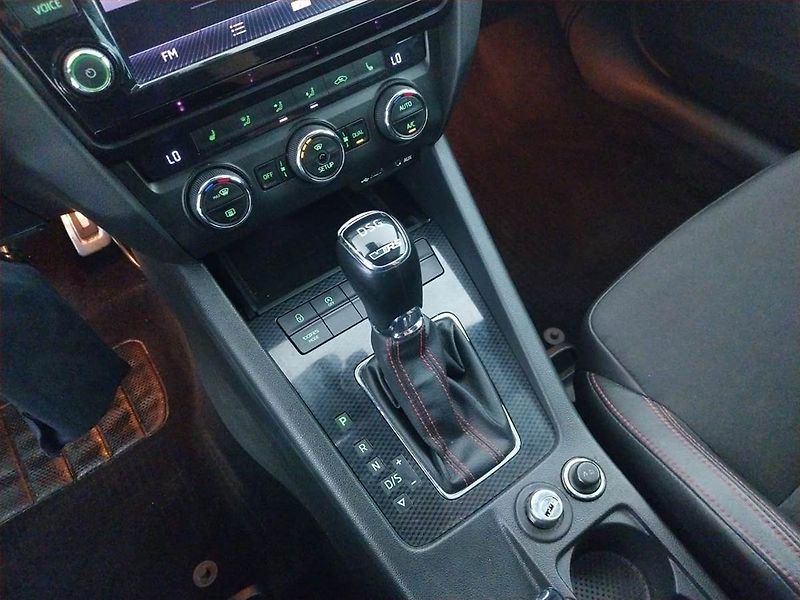 Škoda Octavia (2014) RS 2.0 TDI, Automat, Navi - fotka 13 z 21