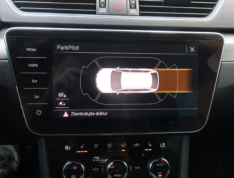 Škoda Superb (2018) 2.0 TDI, Automat, Kůže, Navi - fotka 19 z 26