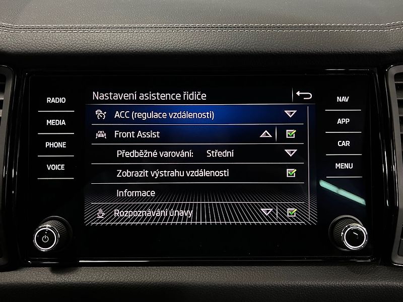 Škoda Kodiaq 2.0 TDI DSG 4X4 SPORTLINE, ACC - fotka 19 z 32