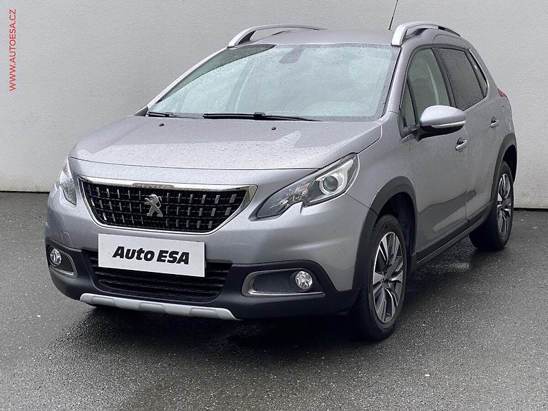 Peugeot 2008 (2019) 1.2 PT, Allure, kůže, navi - fotka 3 z 15