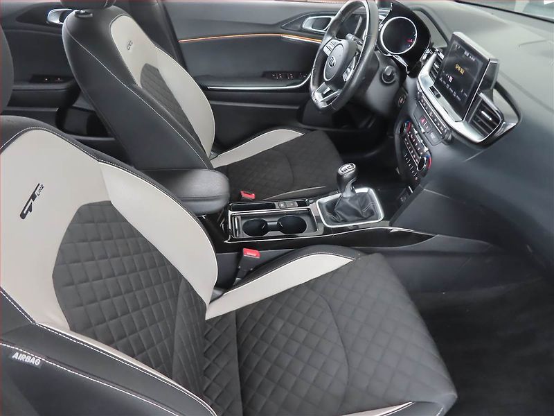 Kia Pro_Ceed (2019) GT-Line 1.4 T-GDI, Serv.kniha - fotka 9 z 15