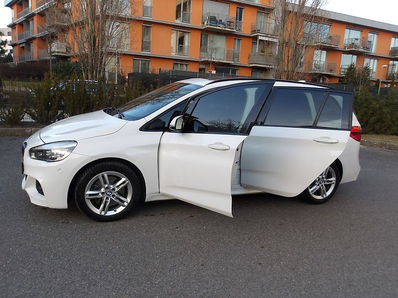 BMW Řada 2 220i AUT.! 7MÍST Gran Tourer - fotka 13 z 32
