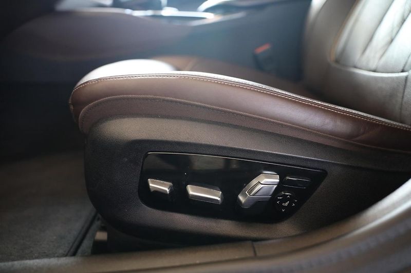 BMW Řada 5 530d xDrive Limousine - fotka 26 z 30