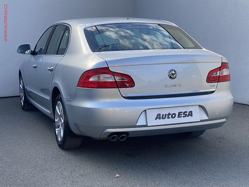 Škoda Superb (2012) 2.0 TDi, Ambition - fotka 6 z 16