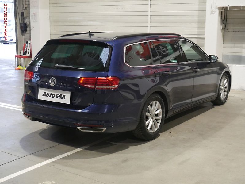 Volkswagen Passat (2015) 2.0TDi, Comfortline - fotka 4 z 17