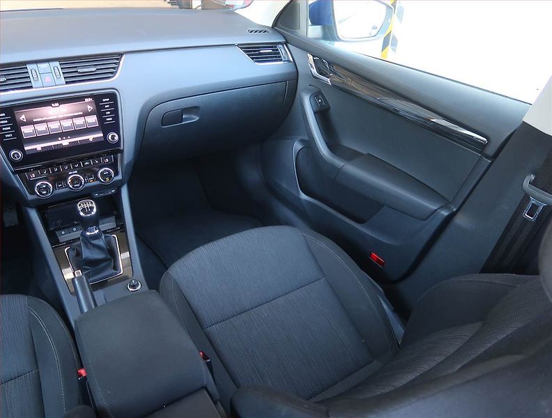 Škoda Octavia (2017) Style 1.6 TDI, Tempomat - fotka 8 z 18