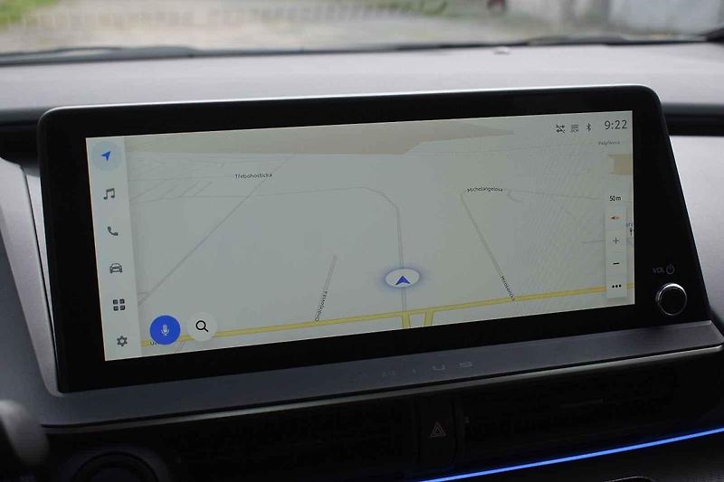 Se žlutým lakem vypadá nová Toyota Prius skoro jako sportovní auto