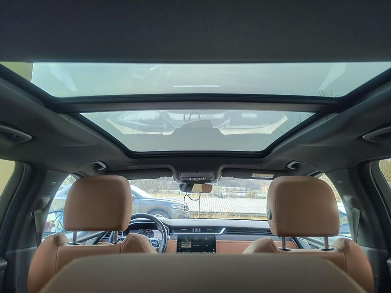 Jaguar F-Pace (2021) D300 AWD R -DINAMIC SE AUTOMAT - fotka 32 z 68