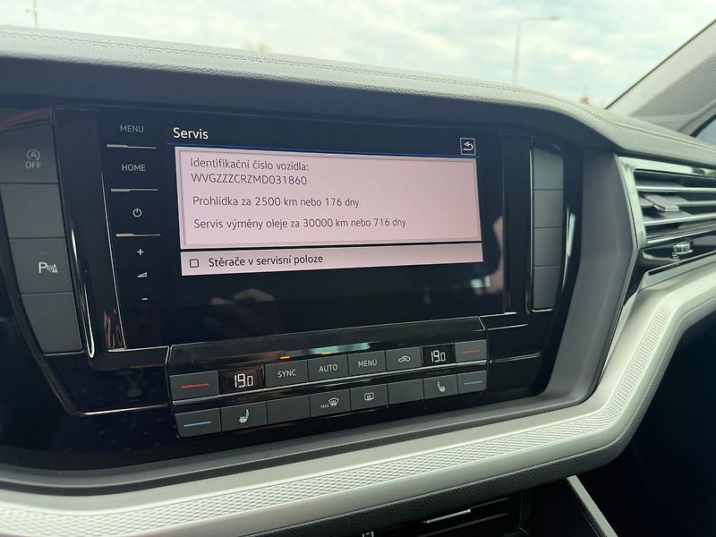 Volkswagen Touareg Basic  3,0TDI 170kW Tažné - fotka 11 z 17