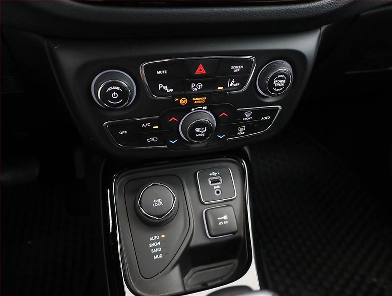 Jeep Compass (2020) 2.0 MultiJet, 4X4, Automat - fotka 10 z 17