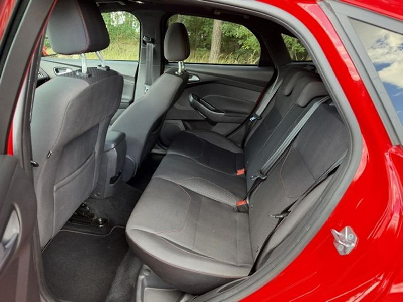Ford Focus ST-line, 1.5 EcoBoost 110kW - fotka 15 z 31