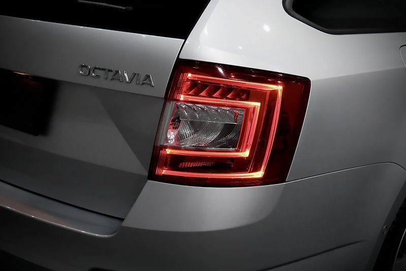 Škoda Octavia 3 Combi 1.4 TSI 110 kW - fotka 11 z 32