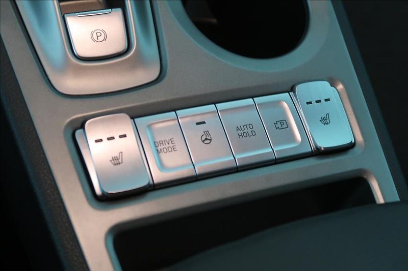 Hyundai Kona 0,0 POWER CZECH EDITION 150KW - fotka 14 z 22