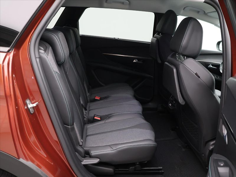 Peugeot 5008 1.2 PT 96kW Allure 7-Míst DPH - fotka 13 z 32