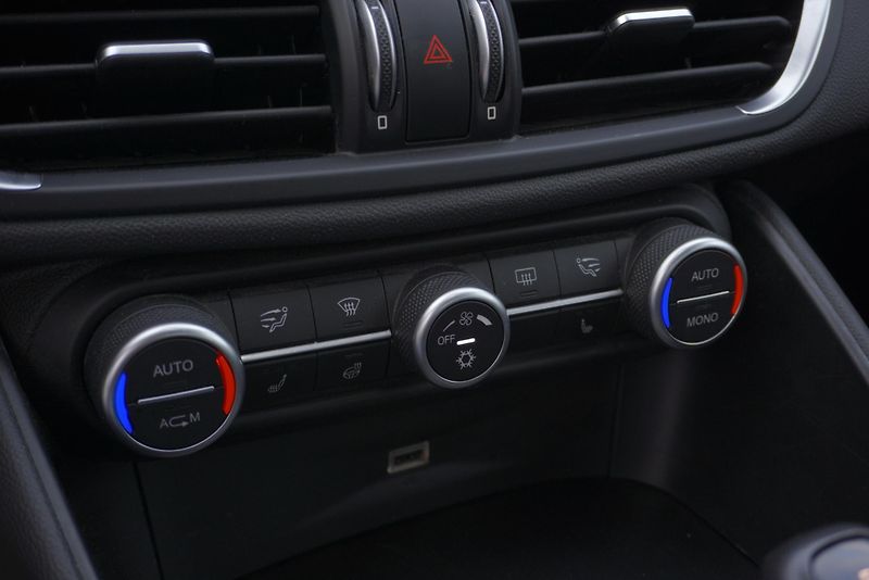 Alfa Romeo Giulia 2.2 JTD 132kW - fotka 15 z 25