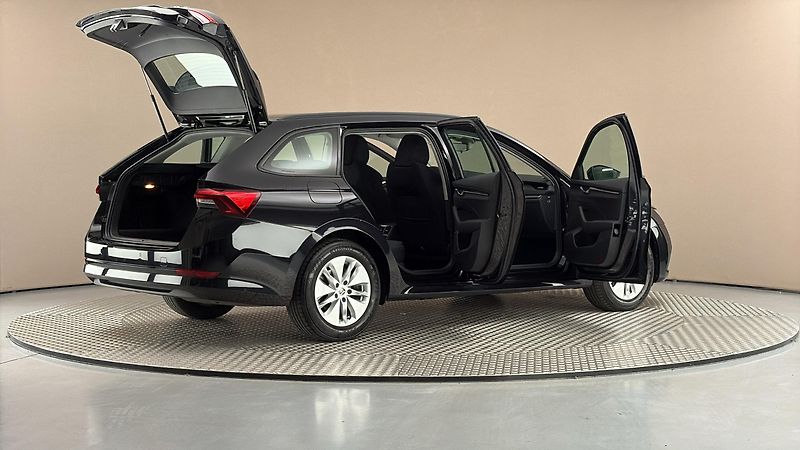 Škoda Octavia 2.0 TDI Ambition Combi - fotka 6 z 23
