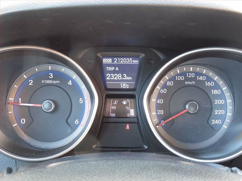 Hyundai i30 (2013) 1.4 CRDi, Tempomat - fotka 10 z 14