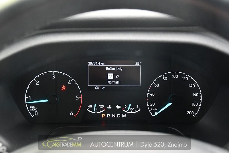 Ford Tourneo Custom 2.0EcoBlue 8.MÍST TITANIUM - fotka 38 z 43