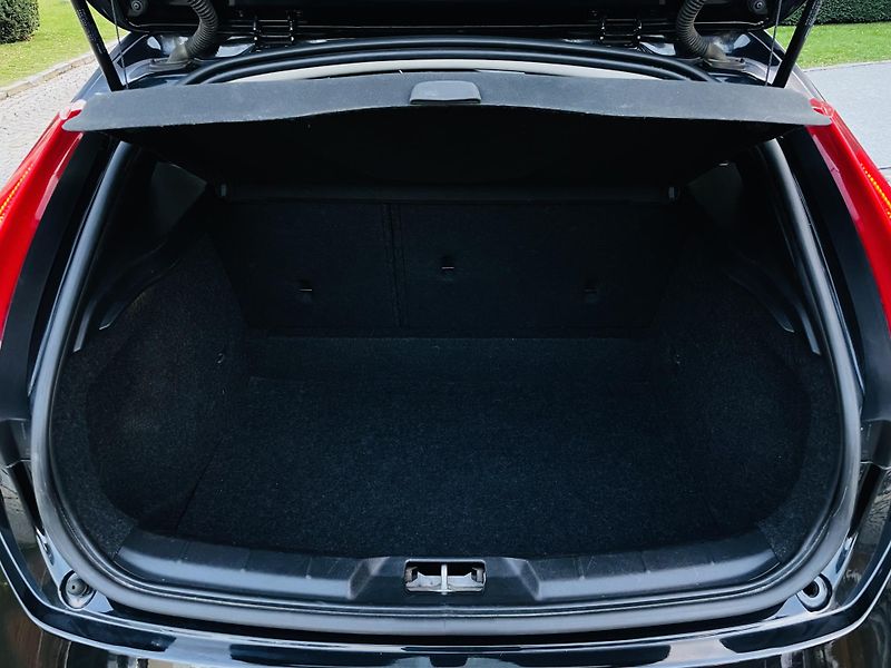 Volvo V40 2.0i MANUÁL 1.MAJITEL SENZORY - fotka 20 z 41
