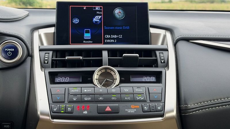 Lexus NX 300h 300H 2,5 HEV PREMIUM (LUXURY T - fotka 22 z 35