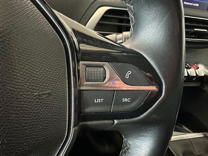 Peugeot 3008 (2018) 1.5BlueHDi,Allure,ČR,1.maj. - fotka 19 z 20