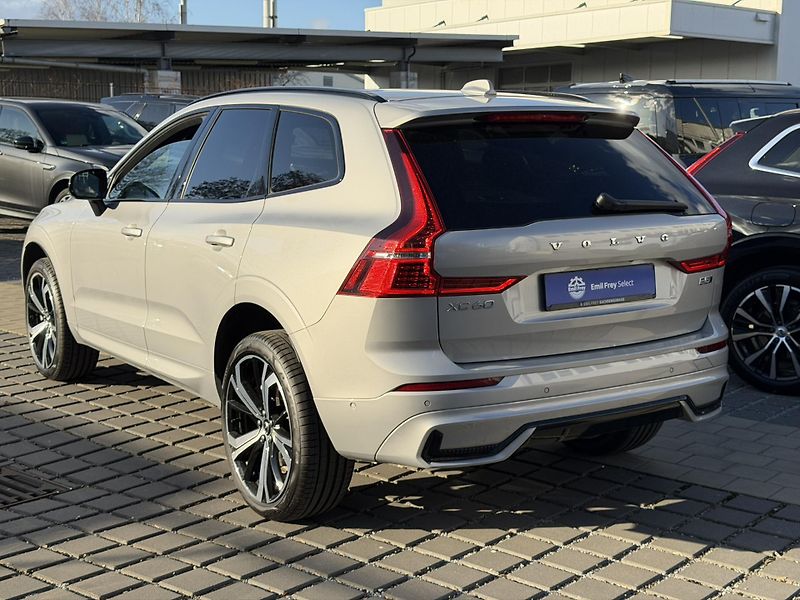Volvo XC60 B5 AWD Plus Dark #VZDUCH - fotka 2 z 12