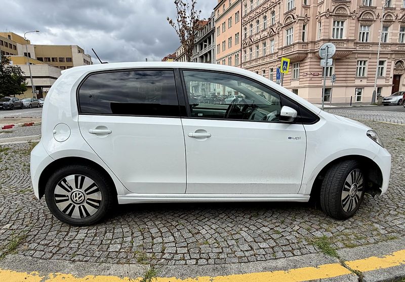 Volkswagen e-up! (2017) VW eUP! 60Kw, dojezd 130km DPH - fotka 2 z 27