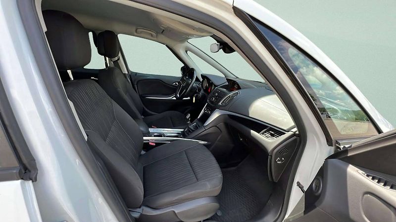 Opel Zafira Tourer 1.4 Turbo MT6 (103kW)/0 - fotka 27 z 41