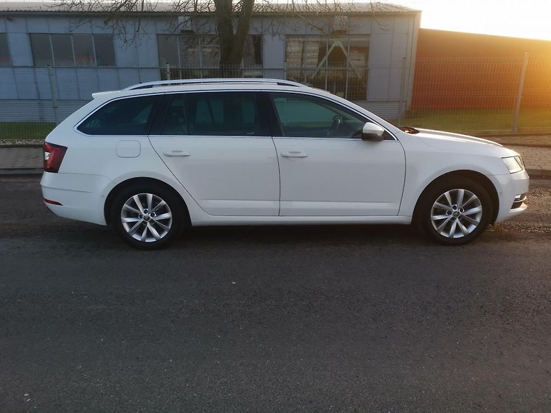 Škoda Octavia 2,0TDI DSG 110kW ACC STYLEPLUS - fotka 4 z 87