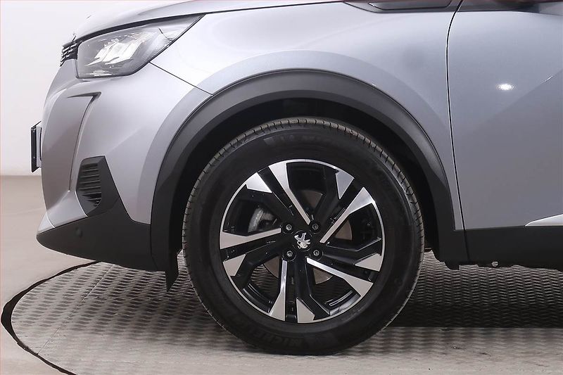 Peugeot 2008 (2020) Allure 1.2 PureTech, Automat - fotka 15 z 25