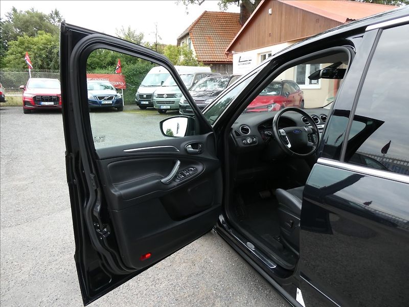 Ford S-MAX 2,0 EcoBoost Titanium,AT,závěs - fotka 21 z 60