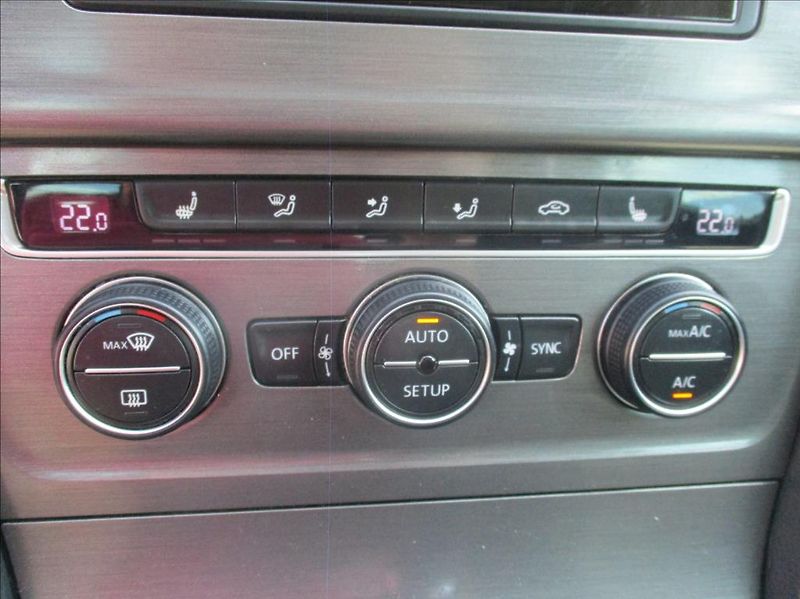 Volkswagen Golf 1,4 TSI,digiklima,xenon,s.kn. - fotka 21 z 47