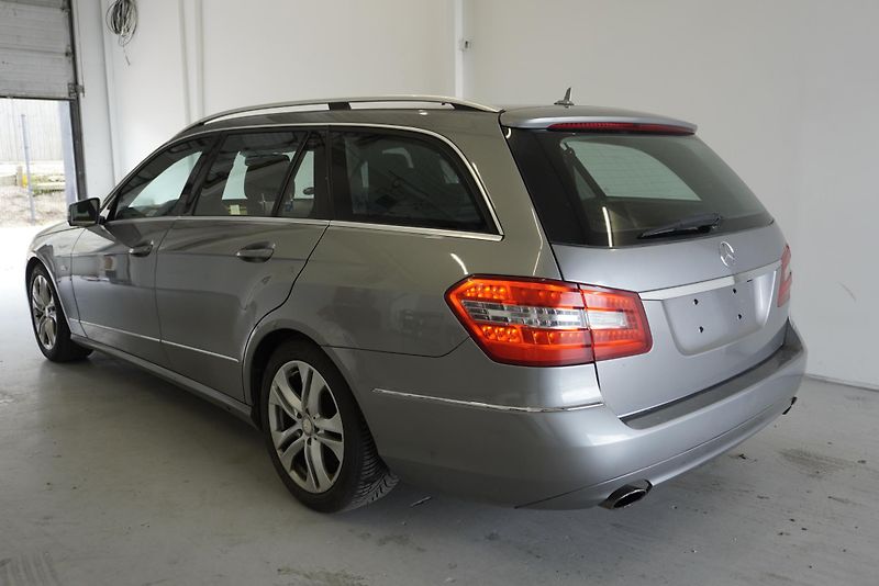 Mercedes-Benz Třídy E (2009) E350 3,0 CDI AVANTGARDE AUT. - fotka 8 z 26
