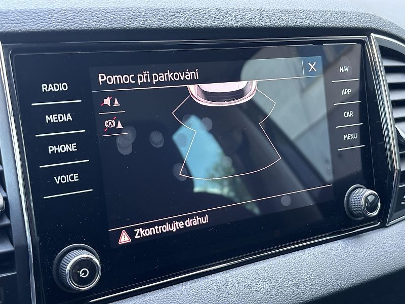 Škoda Karoq (2023) 1.5 TSI DSG Ambition - fotka 12 z 27