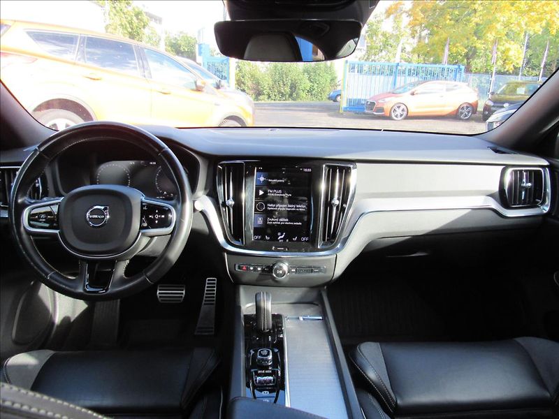 Volvo S60 2,0 B5 184kW AWD R-Design - fotka 11 z 34