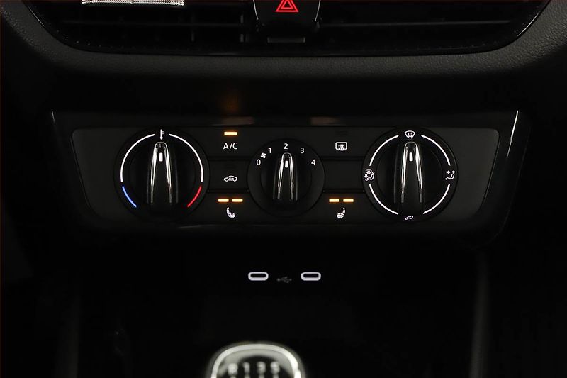 Škoda Fabia (2023) Ambition 1.0 TSI, ČR,1.maj - fotka 14 z 17