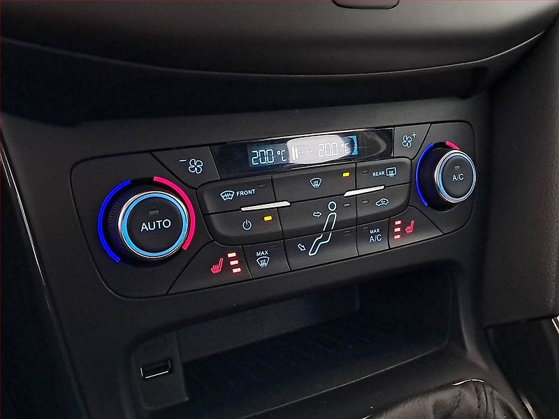 Ford Focus (2015) 1.5 TDCi, Serv.kniha, Tempomat - fotka 15 z 17