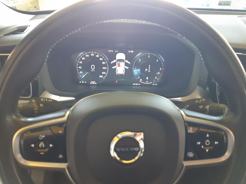 Volvo XC60 2.0d B4 AWD 145KW INSCRIPTION - fotka 14 z 28