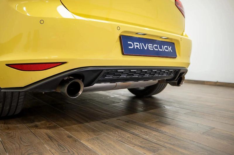 Volkswagen Golf GTI Performance 2.0 169 kW - fotka 8 z 36