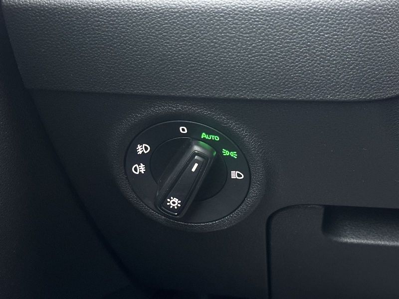 Škoda Karoq (2024) 2.0 TDI Selection Drive - fotka 17 z 34